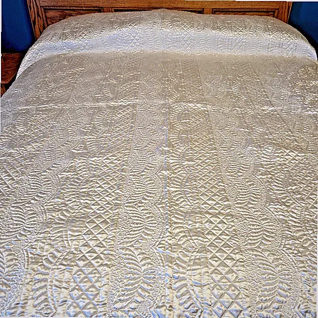 Silky Soft Quilted Bedspread Cover Full/Queen Shinny Ivory Matallic Shabby Chic